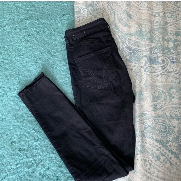 Hollister skinny jeans with knee rips! - Picture 2 of 6